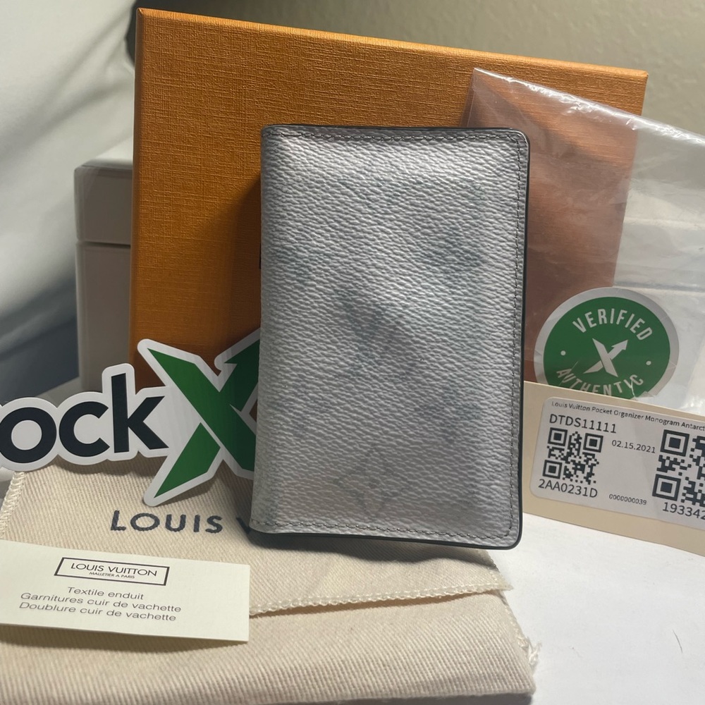 Limited edition Louis Vuitton pocket organizer - Picture 1 of 10